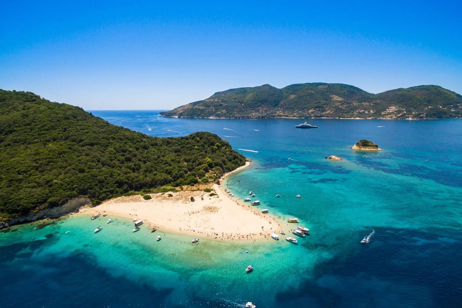 Paseo privado en barco de día completo desde Alikanas por Zakynthos con Adonis Boat Rentals Zakynthos.
