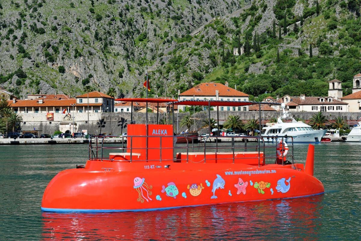 Halbtauchboot-Tour rund um Kotor mit Montenegro Submarine.