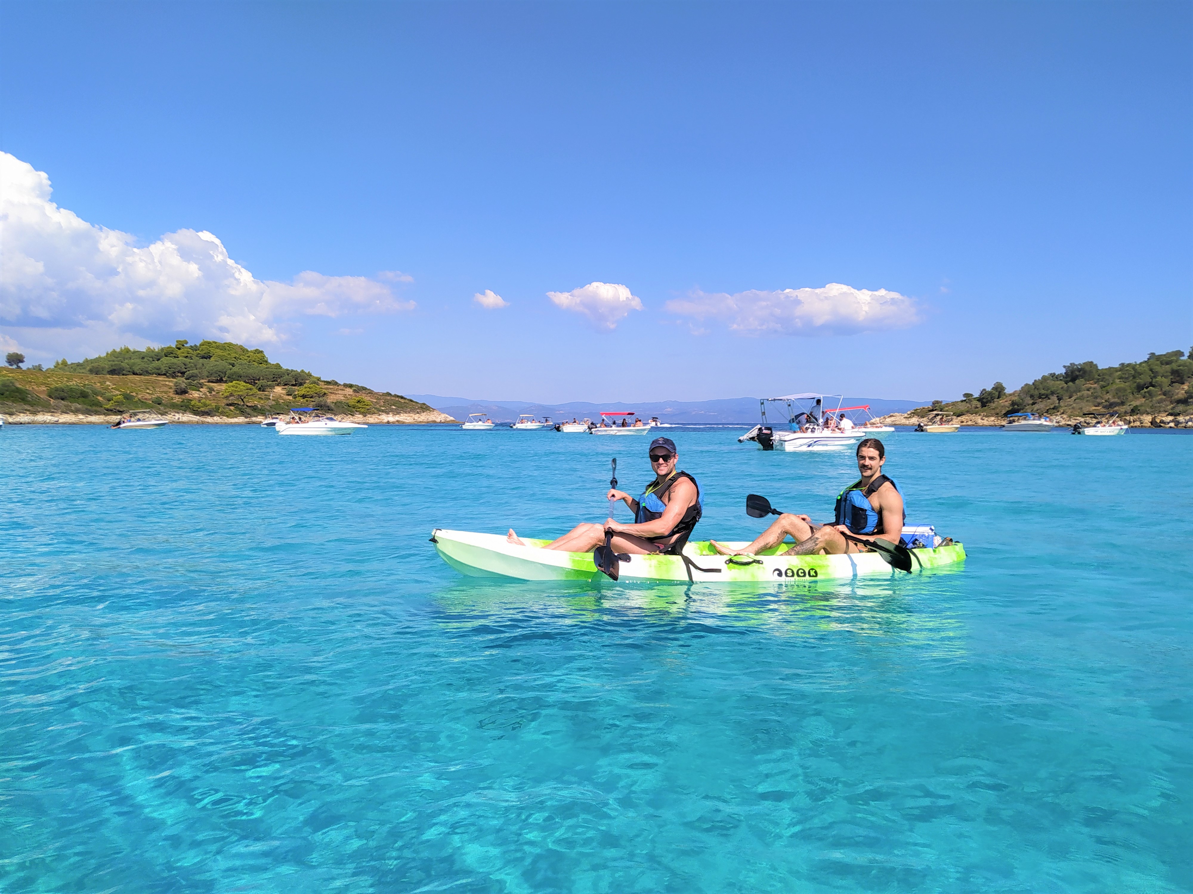 Privézeekajaktocht naar het eiland Diaporos en het eiland Kalamonisia met snacks met Explorers Halkidiki Sithonia.
