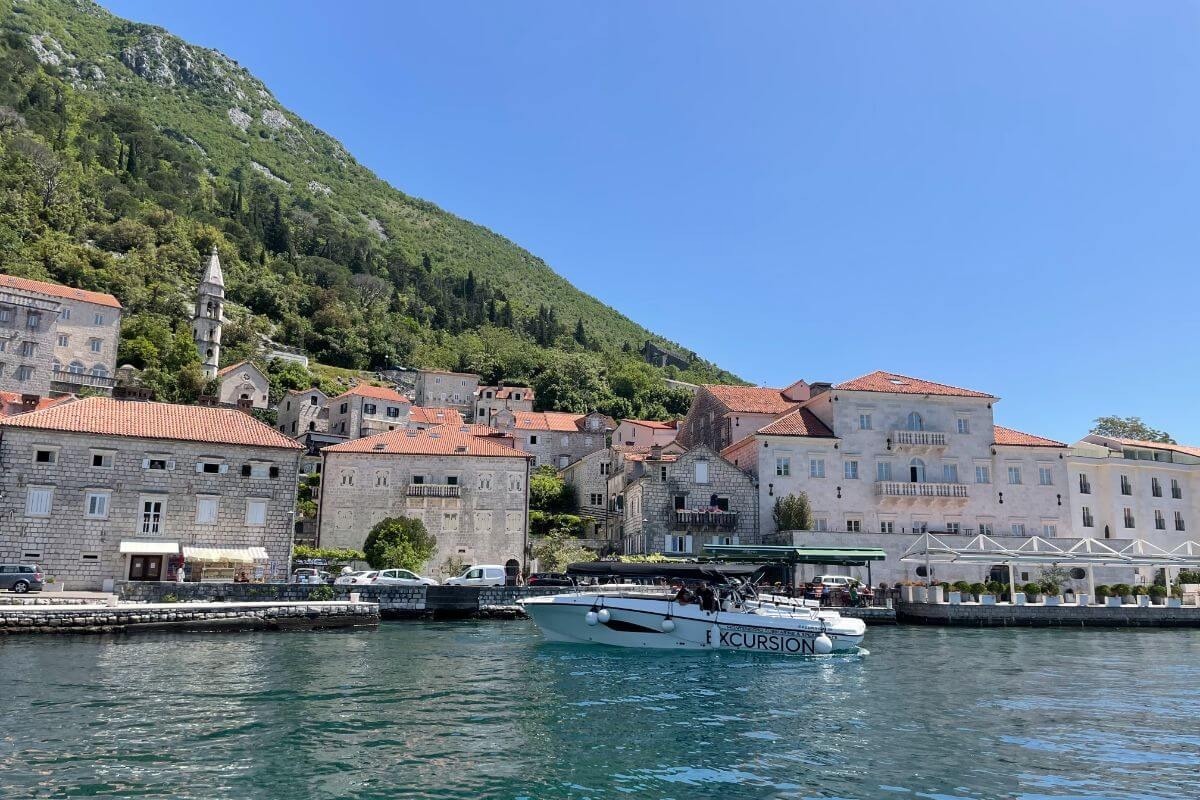 Private Bootstour zur Kirche Unserer Lieben Frau vom Felsen mit Schwimmen.