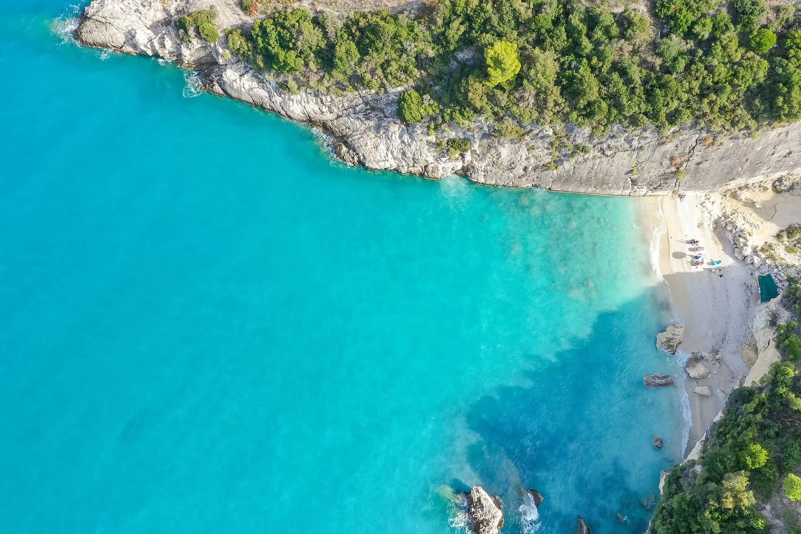 Halbtägige private Bootstour ab Alikanas zur Blauen Grotte & zum Strand von Makris Gialos.