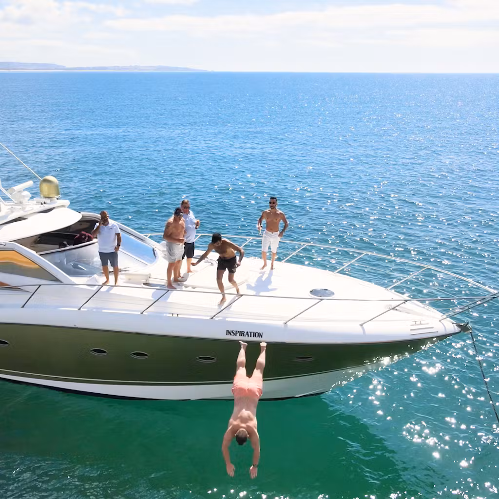 Private Bootstour am Morgen von Albufeira zur Benagil-Höhle mit Schnorcheln mit EasyDream Charters Albufeira.