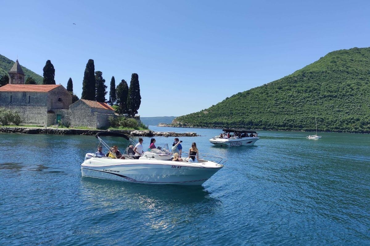 Private Bootstour nach Perast & zur Kirche Unserer Lieben Frau vom Felsen.