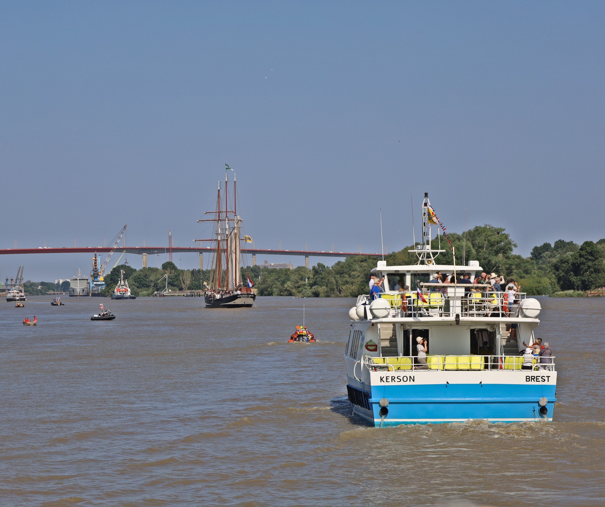 Round Trip Ferry from Nantes to Saint-Nazaire with Live Comments from Marine et Loire Croisières Nantes.