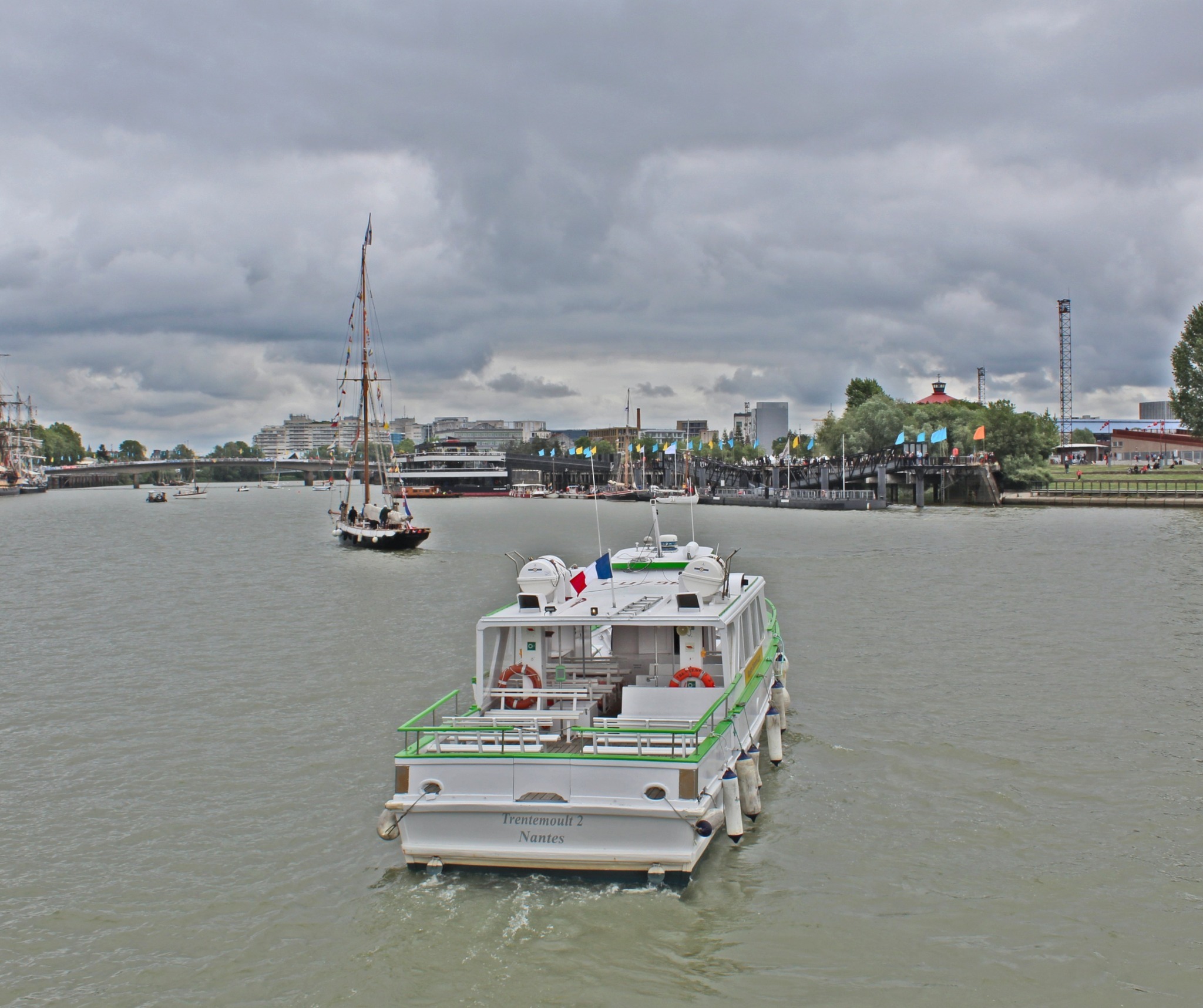 Ferry de ida desde Nantes a Saint-Nazaire con comentarios en directo.
