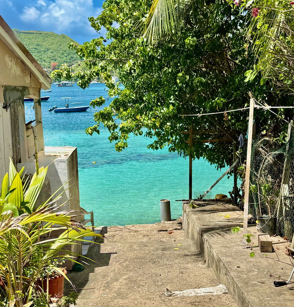Balade privée en bateau aux Saintes ou Grand Cul-de-sac marin avec Baignade.