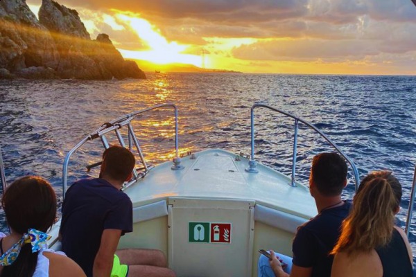 Sunset Boat Trip along the Coast of Scilla with Swimming Stop and Apéritif from Scilla in Barca.
