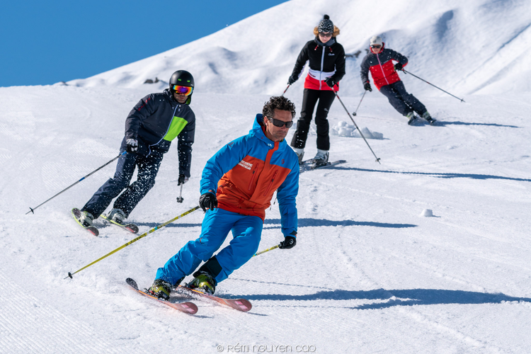 Adult Ski Lessons (from 13 y.) for All Levels from Ski School Oxygène La Plagne.
