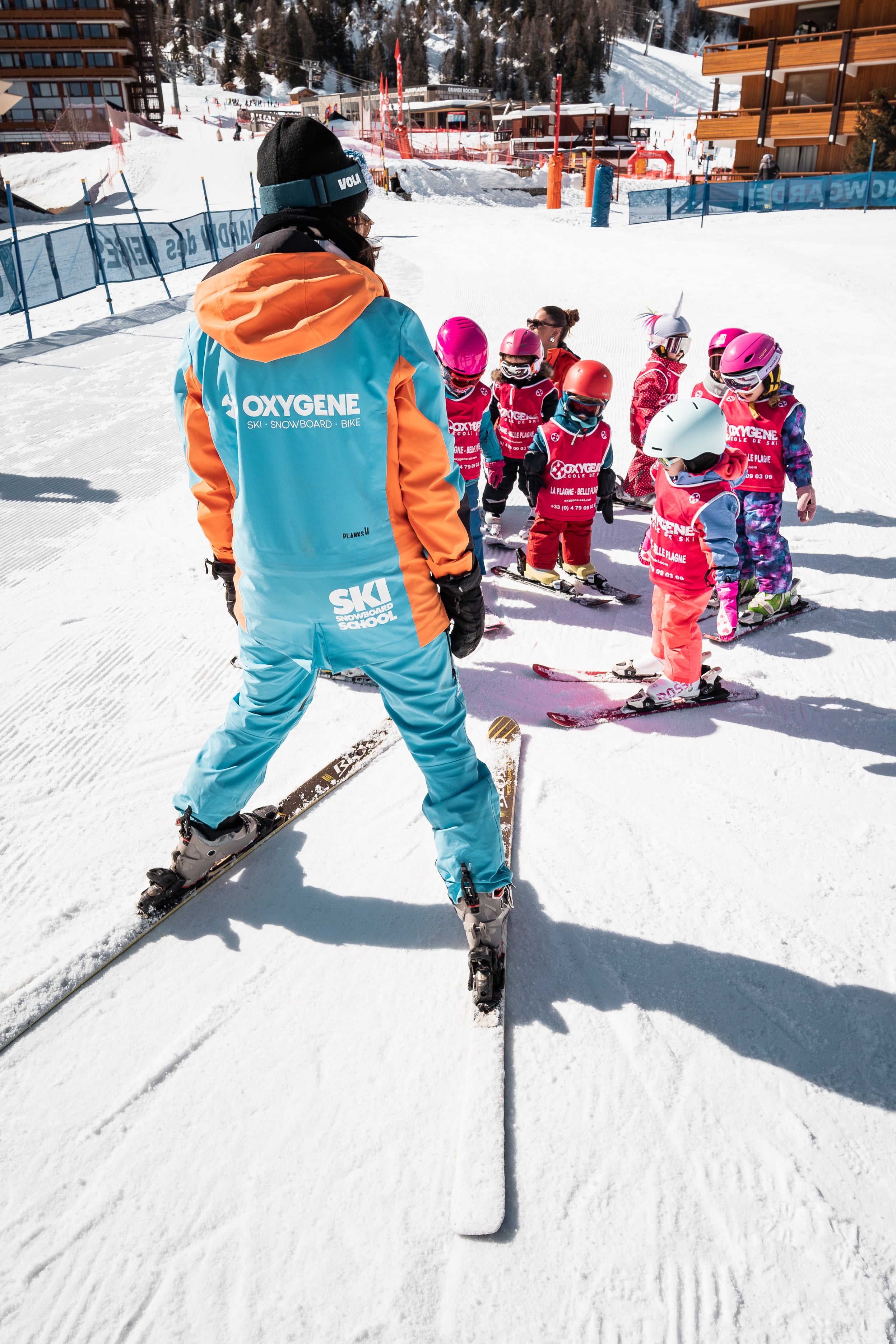 Lezioni di sci per bambini (3-4 anni) livello "Petit Ours" con Scuola di sci Oxygène Tignes.