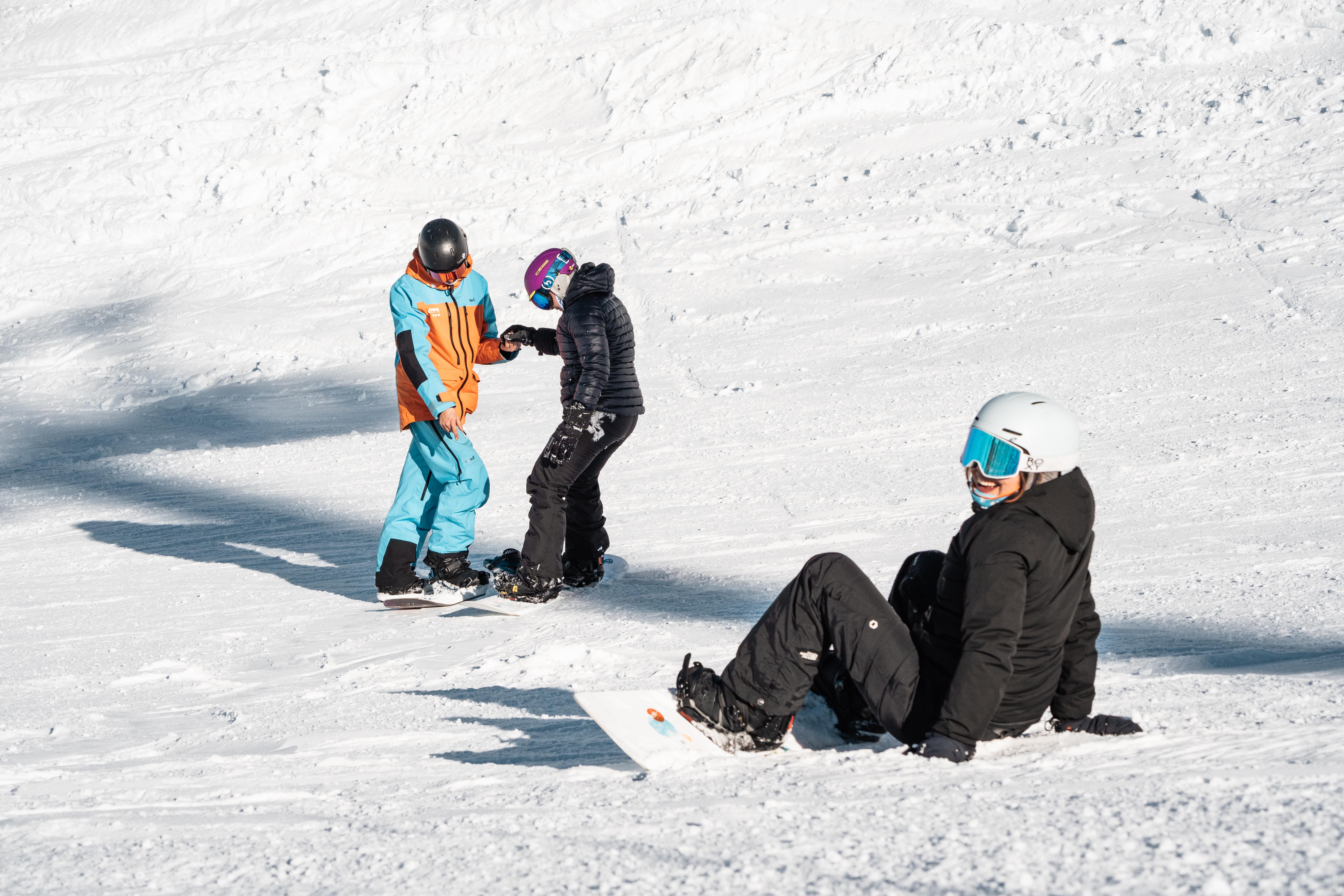 Lezioni di snowboard per bambini (da 8 anni) e adulti per tutti i livelli con Scuola di sci Oxygène Tignes.