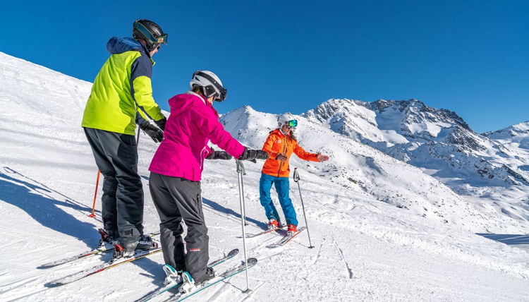 Lezioni private di sci per bambini per tutti i livelli con Scuola di sci Oxygène Tignes.
