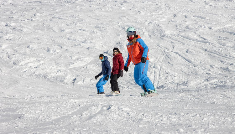 Lezioni private di snowboard per tutte le età e i livelli.