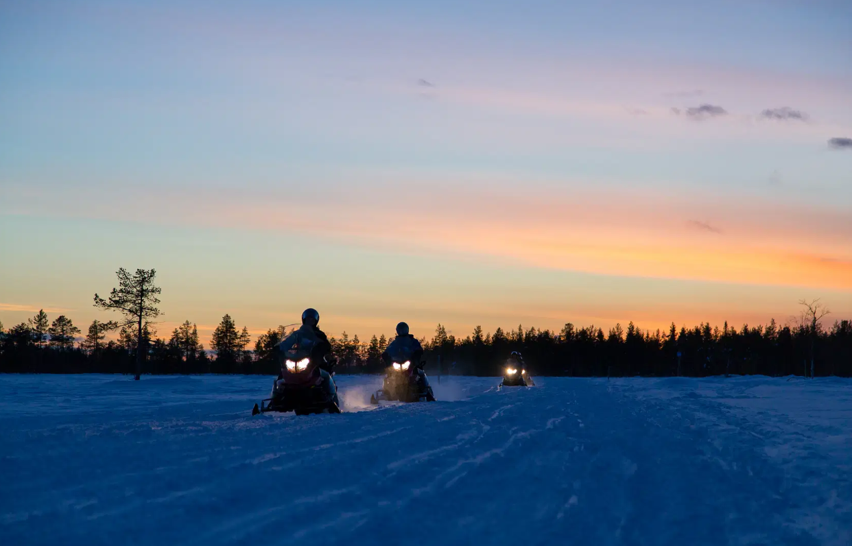 Evening Snowmobile Tour in Rovaniemi with Campfire.