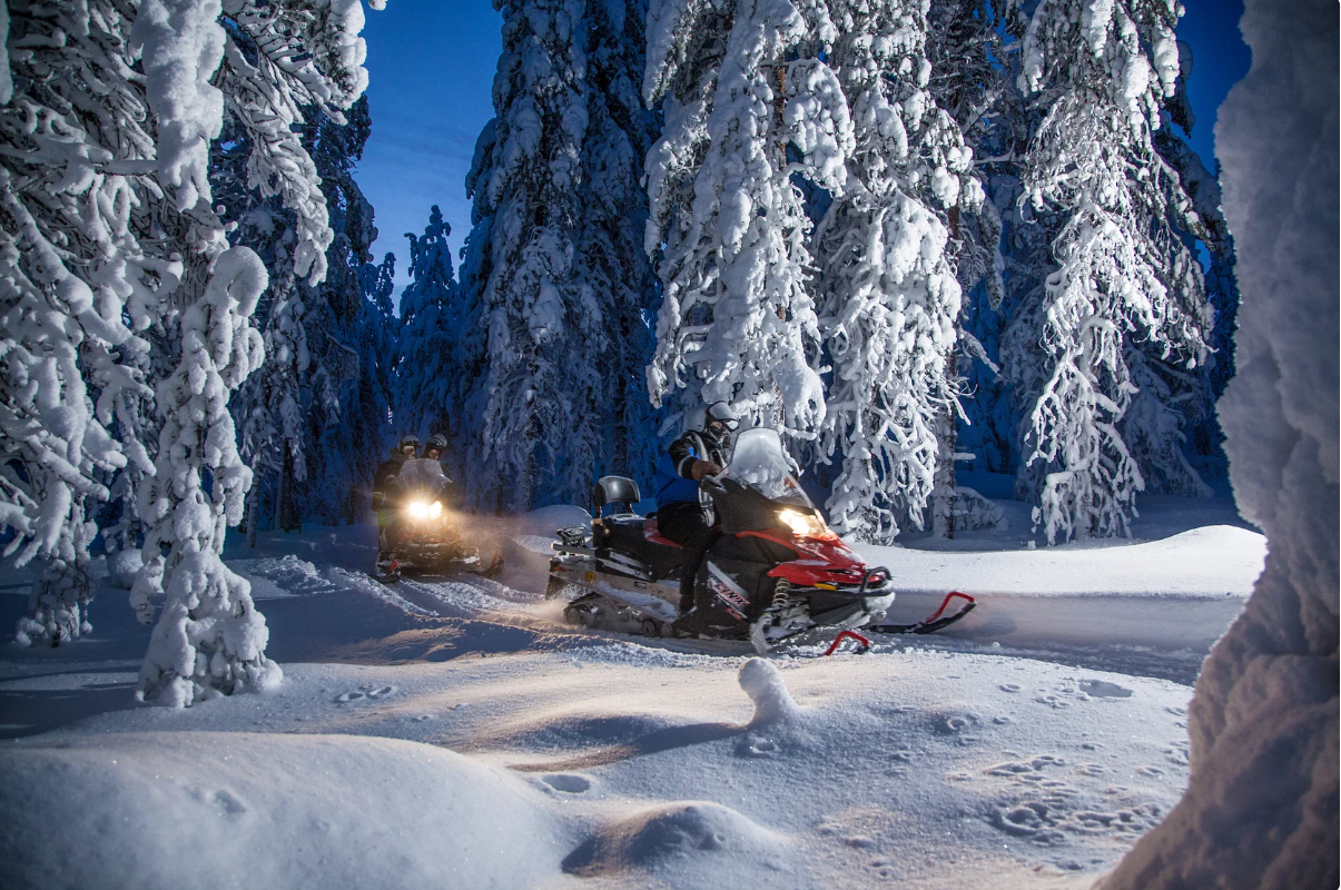Evening Snowmobile Tour in Rovaniemi with Campfire from Safartica.