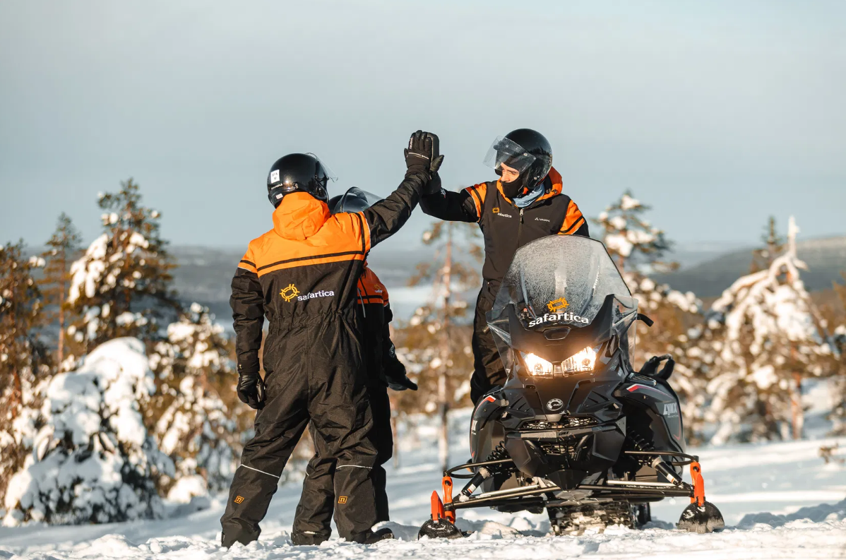 Snowmobile Tour in Rovianemi with Drinks & Snacks.