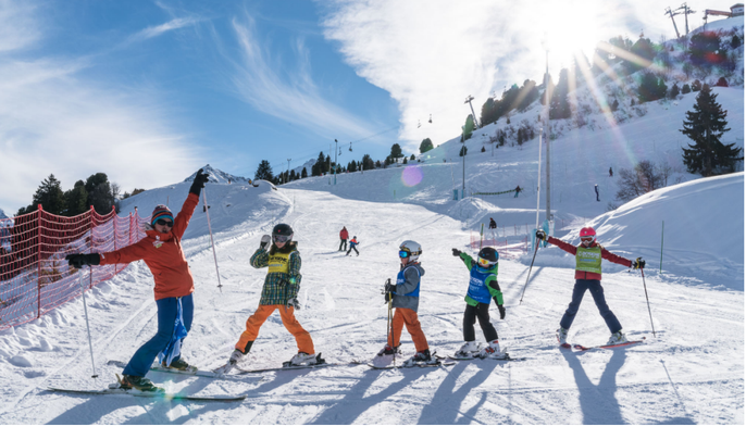 Clases de esquí para niños (5-12 años) para todos los niveles.