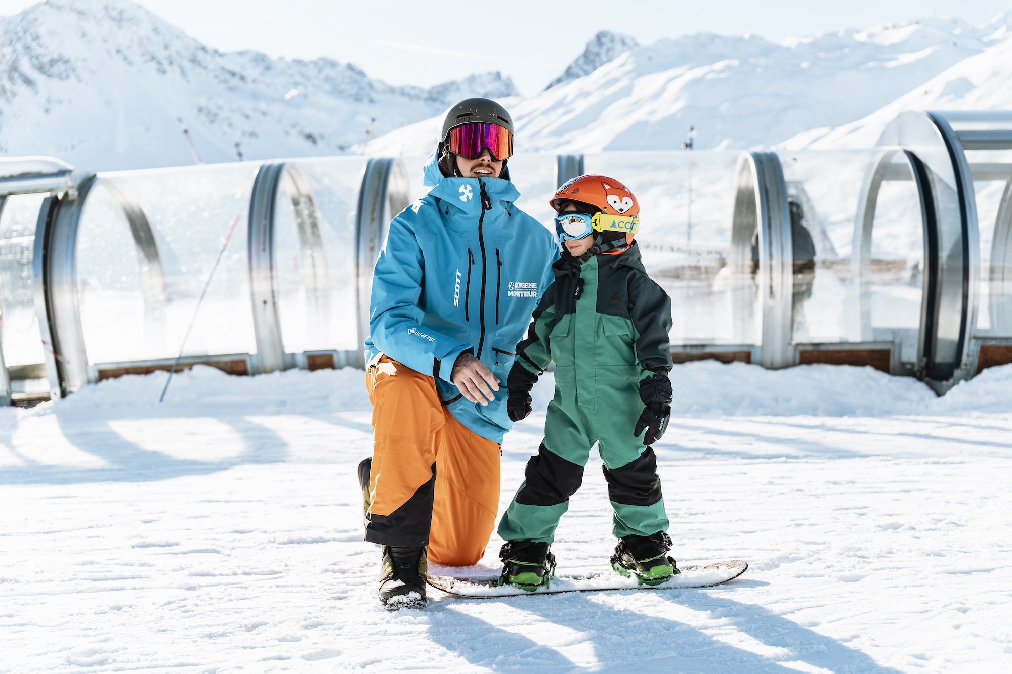 Snowboardlessen voor kinderen (vanaf 3 jaar) en volwassenen - Maximaal 6 per groep met Skischool Oxygène Serre Chevalier.