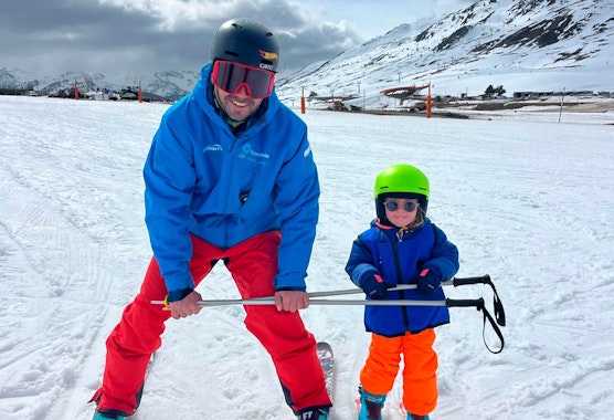 Full Day Kids Ski Lessons (4-7 y.) for Beginners in Alto Campoo with Lunch Care