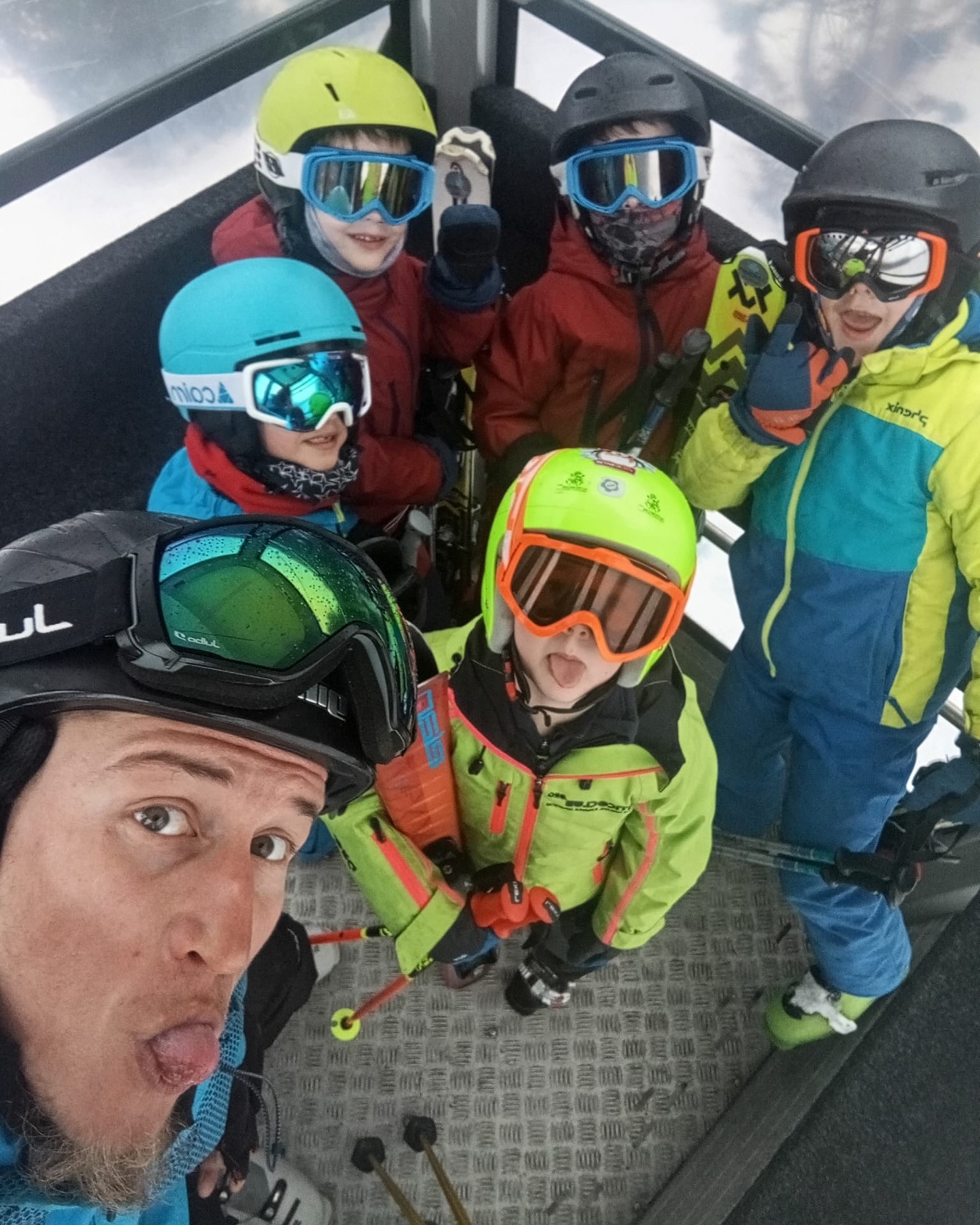 Cours de ski Enfants (6-11 ans) pour Tous niveaux à Astún avec Skicenter España.