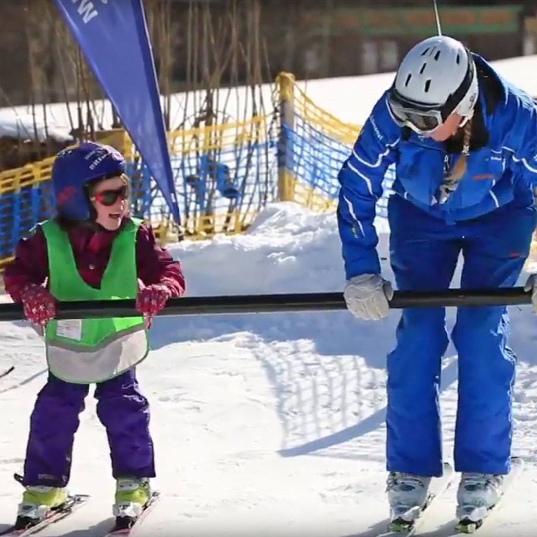 Lezioni di sci per bambini (3-5 anni) per tutti i livelli - Intera giornata con Fischi's Ski School Flachau.