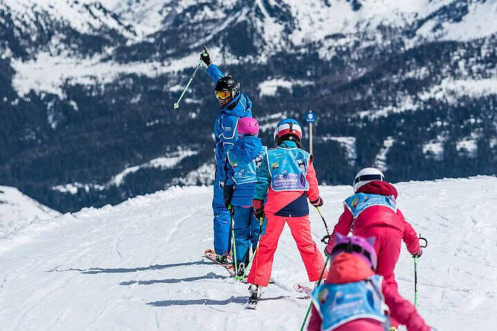 Lezioni di sci per bambini (6-14 anni) per tutti i livelli - Intera giornata con Fischi's Ski School Flachau.
