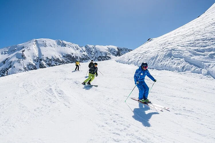 Lezione di prova di sci mattutina per adulti (da 15 anni) attrezzatura inclusa con Fischi's Ski School Flachau.