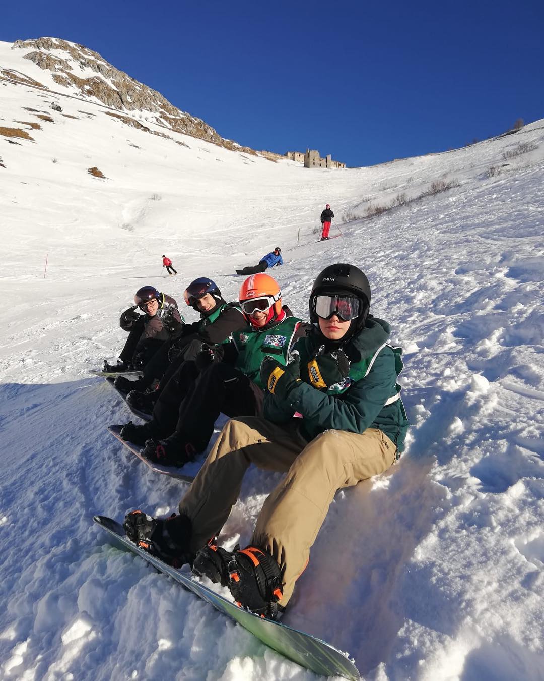Clases particulares de snowboard para todos los niveles con Equipe Scuola Sci Limone.