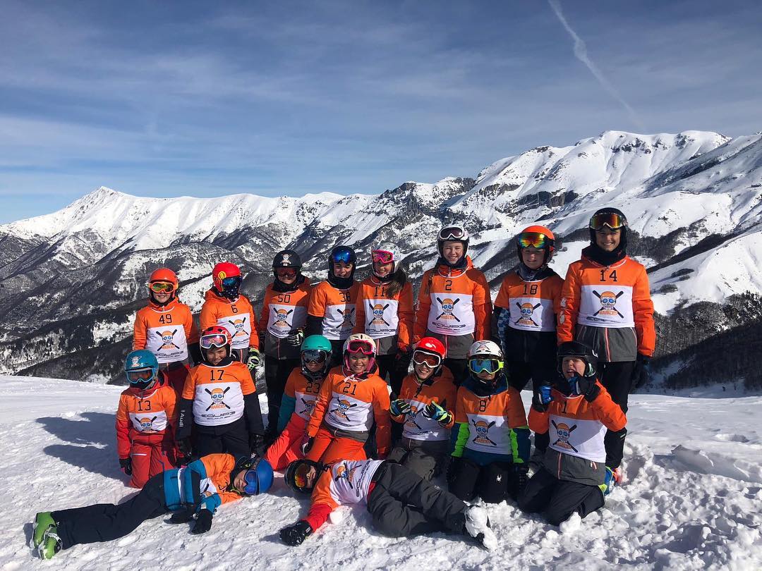 Clases de esquí para niños a partir de 5 años para principiantes - Marmotte con Equipe Scuola Sci Limone.