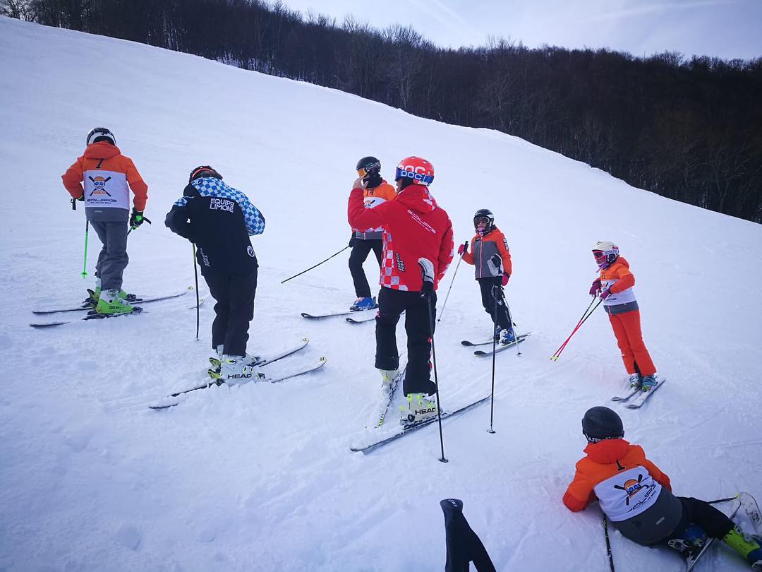 Clases de esquí para niños a partir de 5 años para avanzados - Volpini con Equipe Scuola Sci Limone.