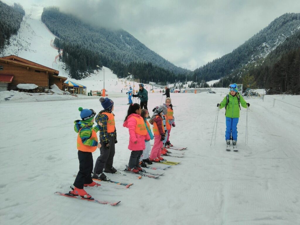 Skilessen voor kinderen (6-12 jaar) van alle niveaus met Bansko Ski Mania.