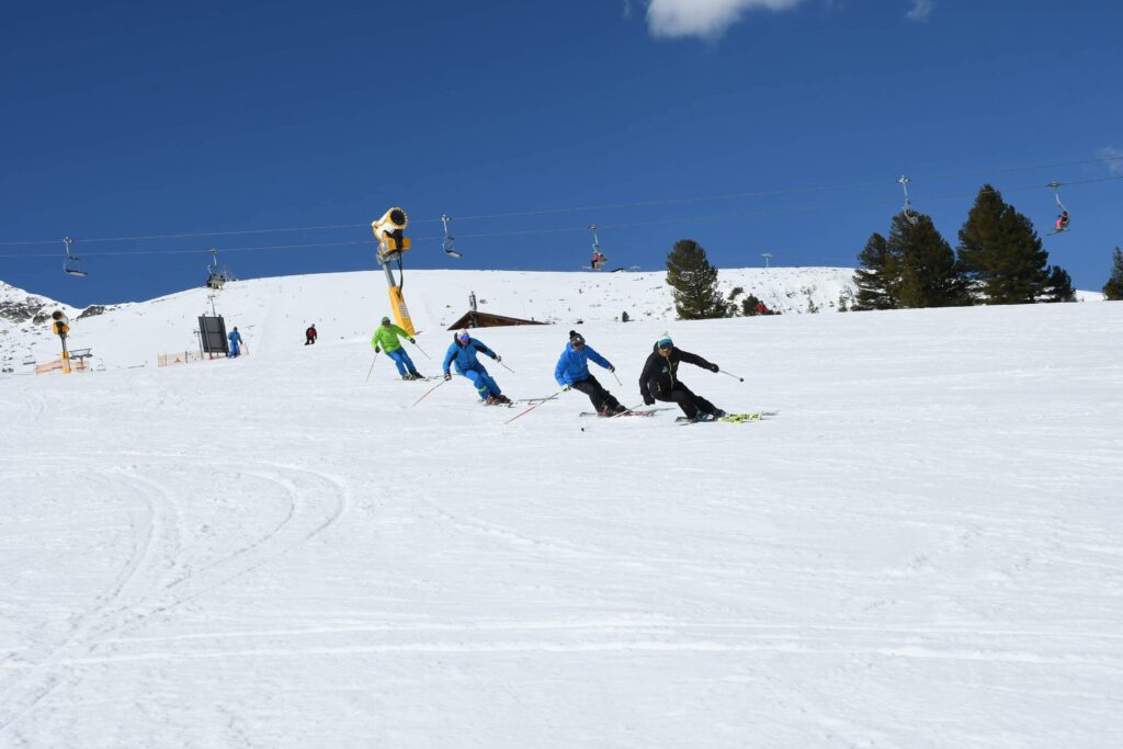 Skilessen voor volwassenen van alle niveaus met Bansko Ski Mania.