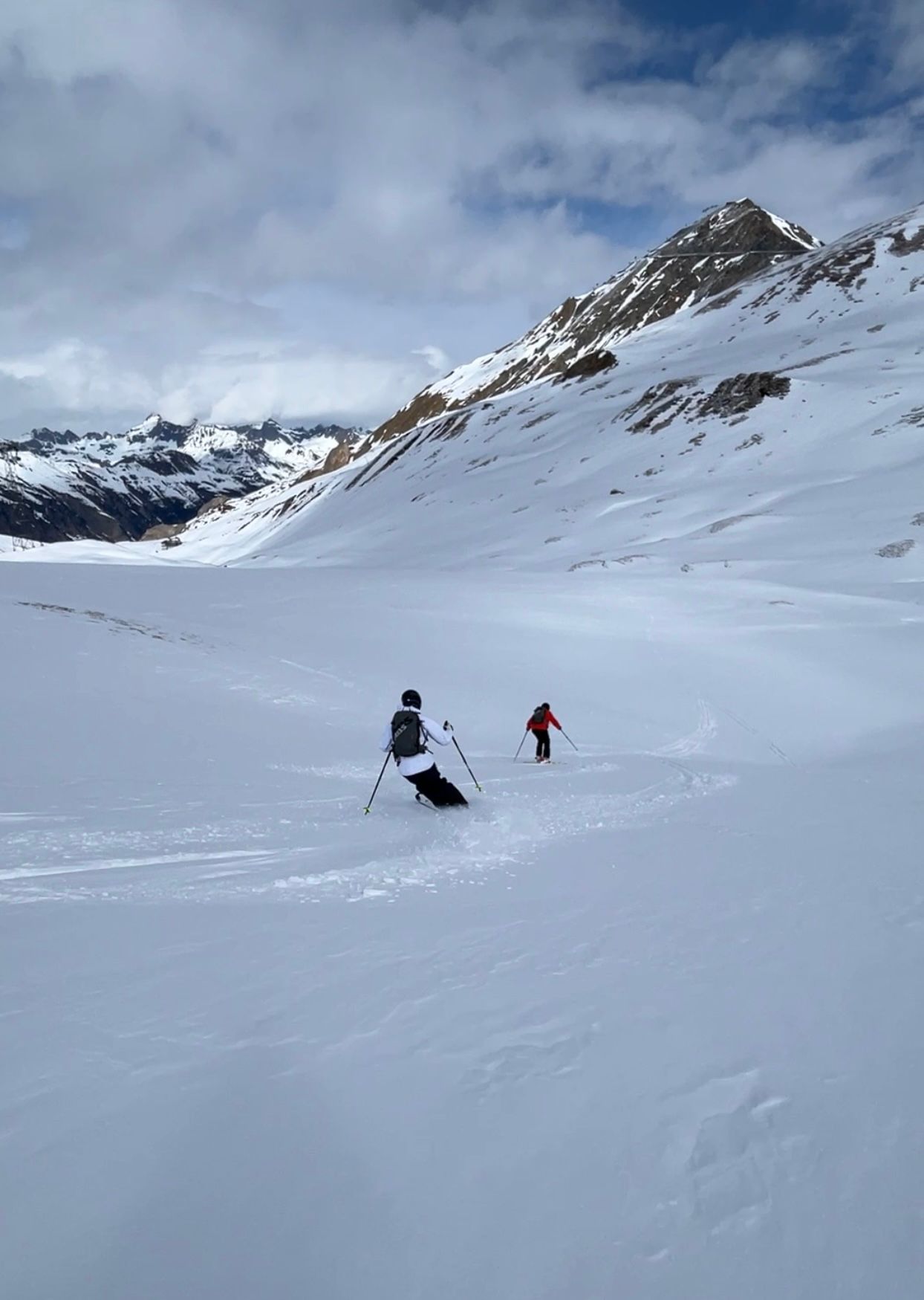 Private Off-Piste Skiing Lessons for All Levels from Skiguide Ischgl.