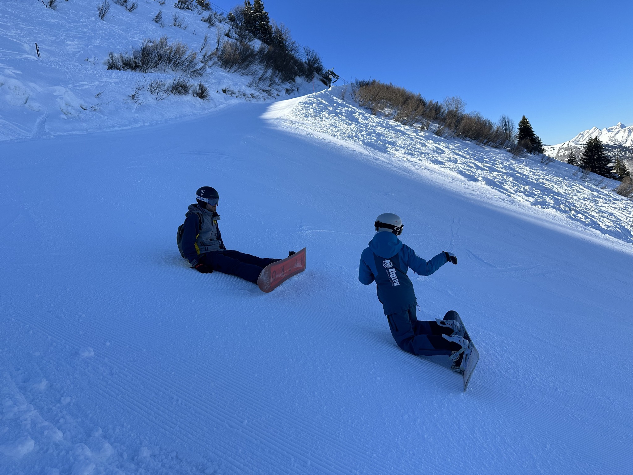 Kids & Adults Snowboarding Lessons (from 8 y.) - Max 8 per group from ESI ZigZag Samoëns.