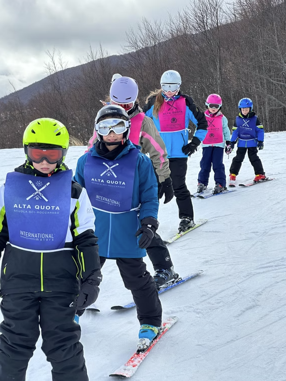 Clases de esquí para niños (6-13 años) para principantes con Scuola Sci Alta Quota Roccaraso.