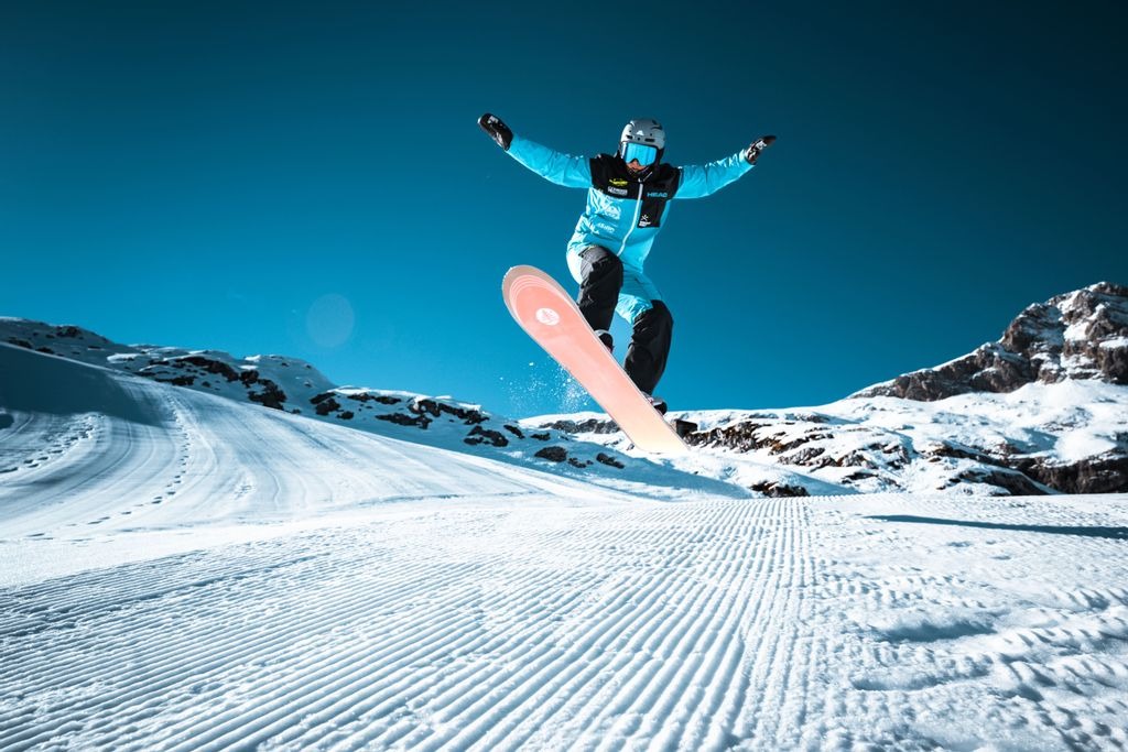 Clases particulares de snowboard para todos los niveles con Scuola Sci M-Sport Montecampione.
