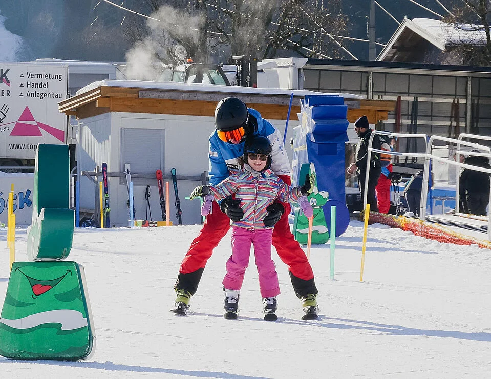Kids Ski Lessons "Kids Club" (5-13 y.) for First Timers & Beginners - Full Day from Heli's Skischule Hinterglemm.
