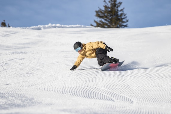 Kids & Adults Snowboarding Lessons (from 7 y.) for All Levels