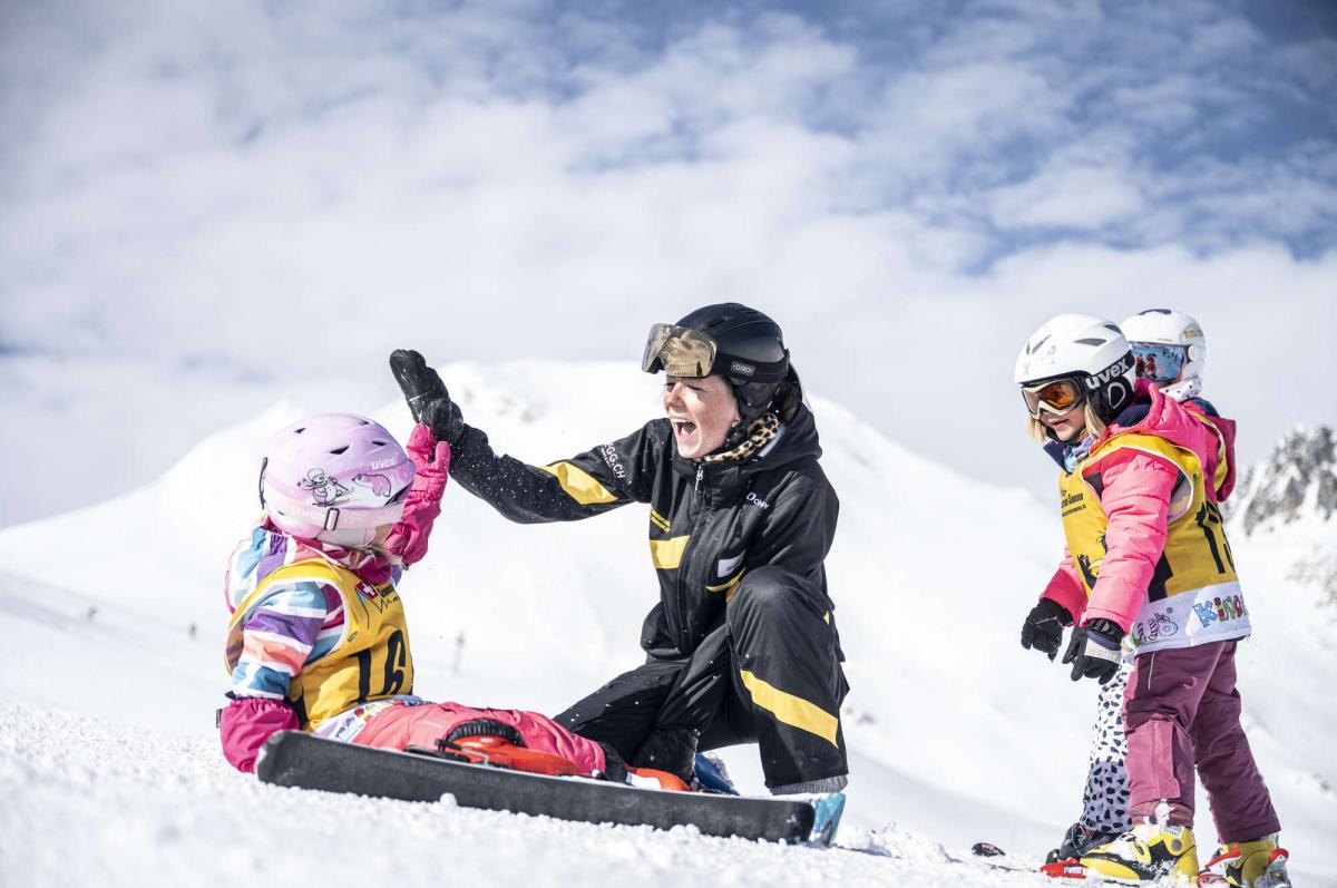 Kids Ski Lessons (3-14 y.) for All Levels from Schweizer Schneesportschule Samnaun.