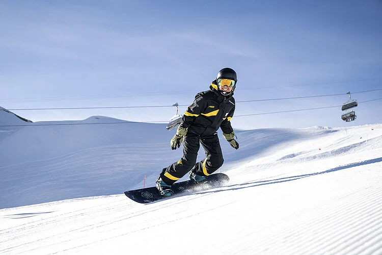 Private Snowboarding Lessons for Kids (from 3 y.) & Adults of All Levels from Schweizer Schneesportschule Samnaun.