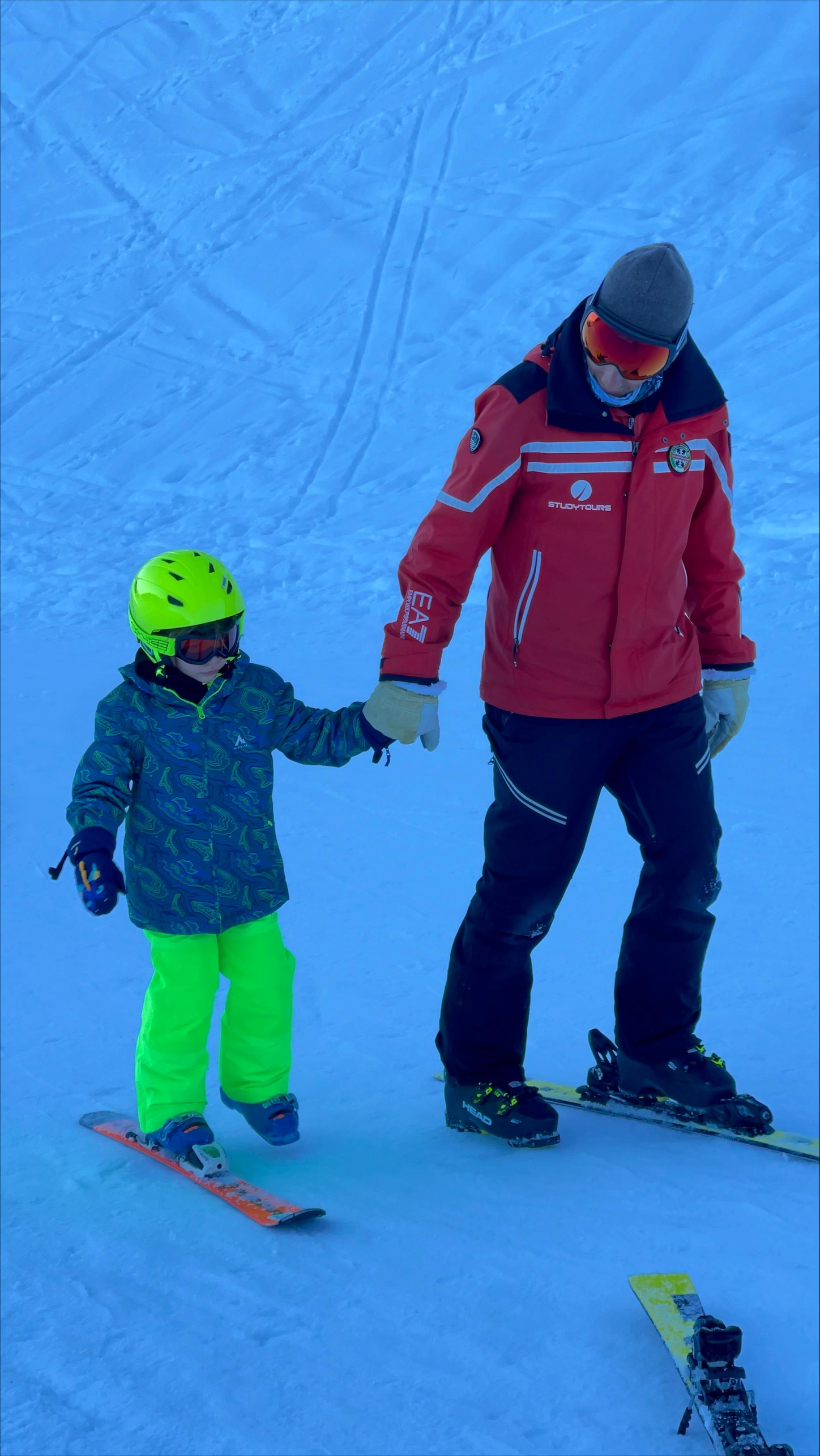 Private Ski Lessons for Kids (3-12 y.) for Beginners from Raven Alps.