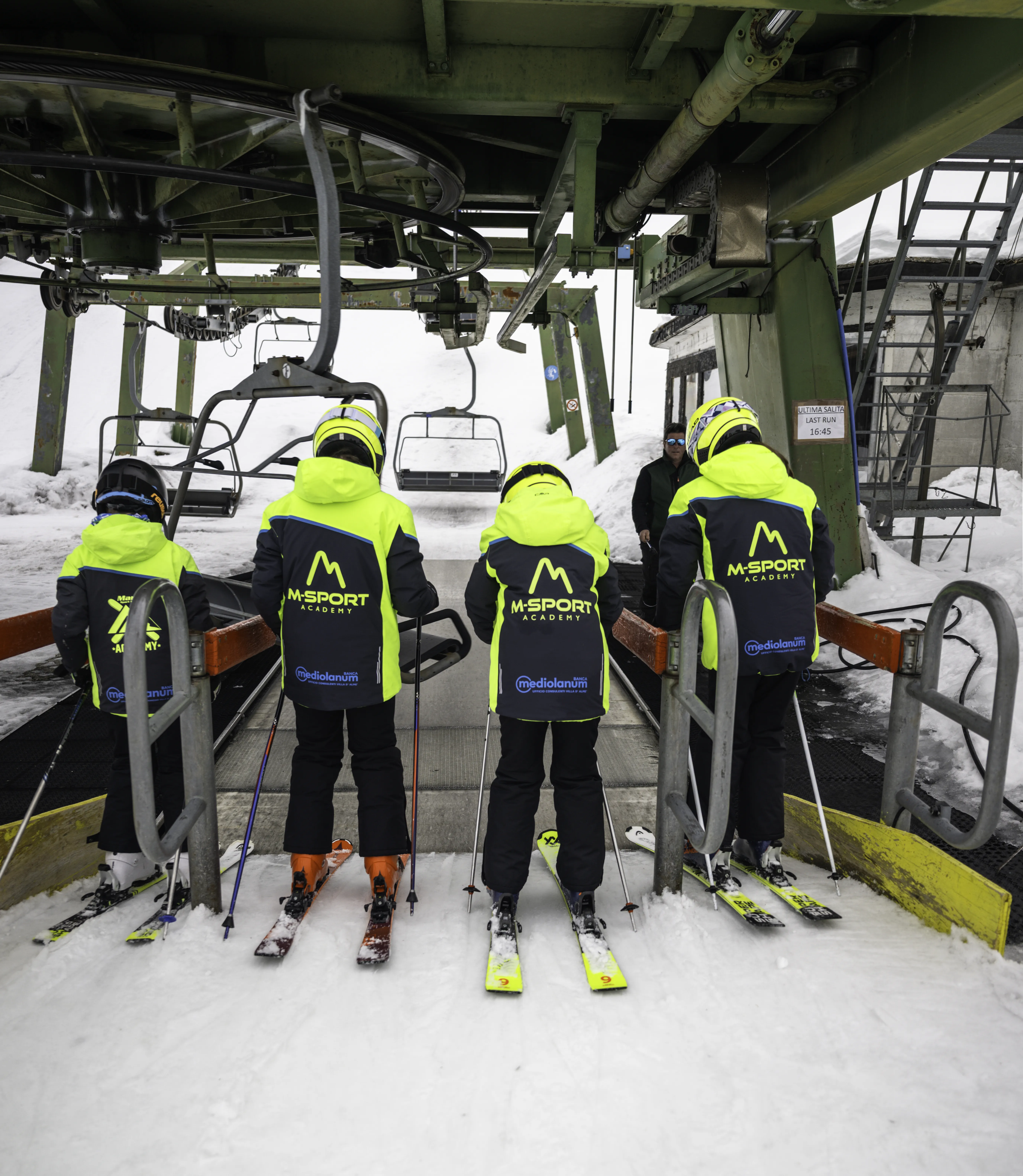 Private Adult Ski Lessons (from 13 y.) for Skiers with Experience.