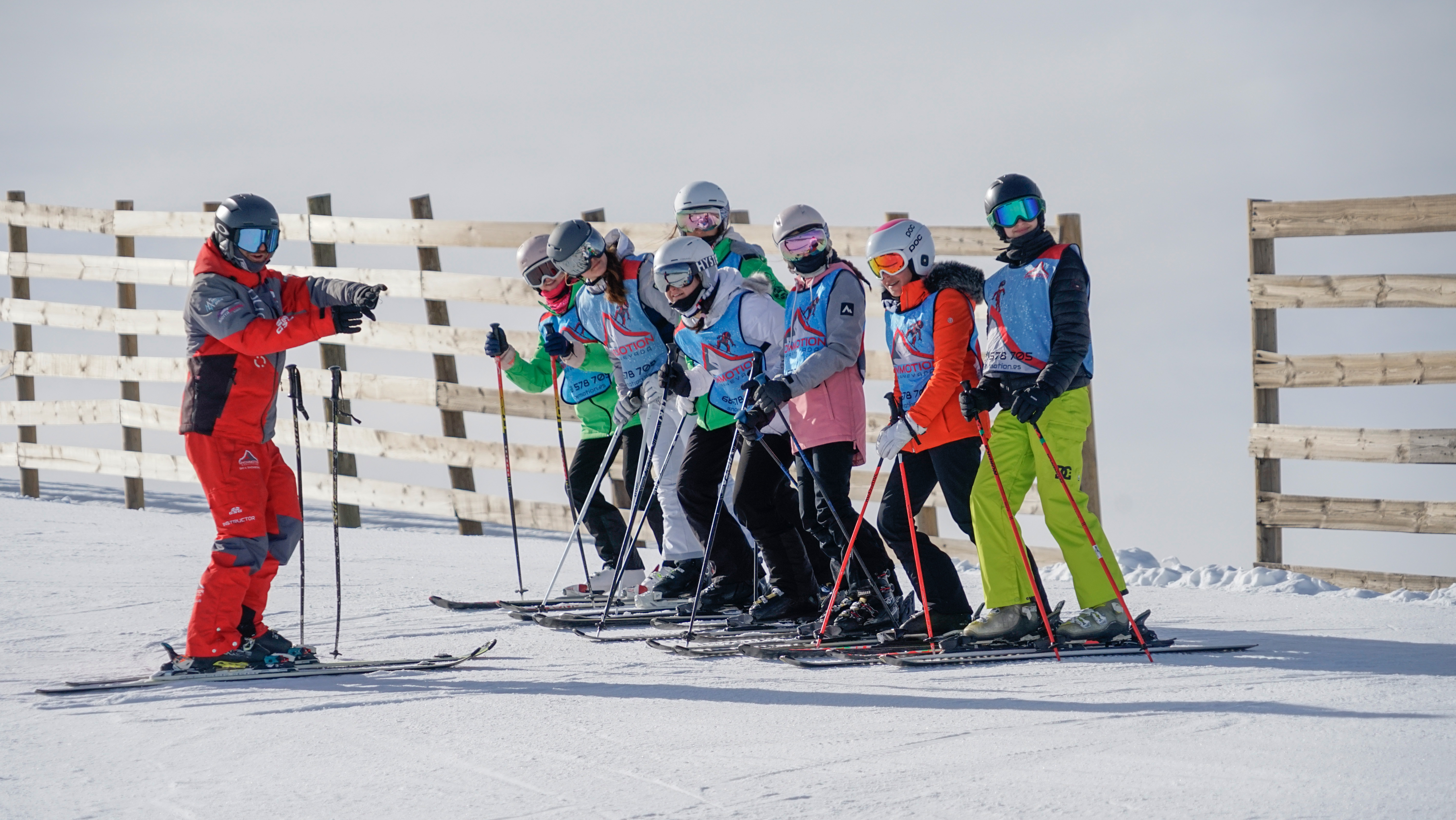 Kids Ski Lessons (6-13 y.) for All Levels from Snowmotion Sierra Nevada.