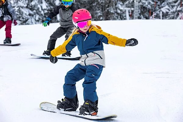 Snowboardkurs für Kinder (ab 8 J.) & Erwachsene für alle Levels mit Skischule Hirschegg .
