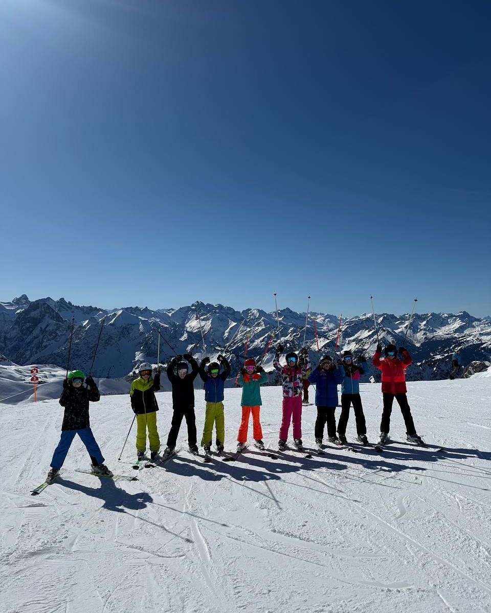 Skilessen voor kinderen en tieners (4-15 jaar) voor vergevorderden met Skischule Außer-Hirschegg.