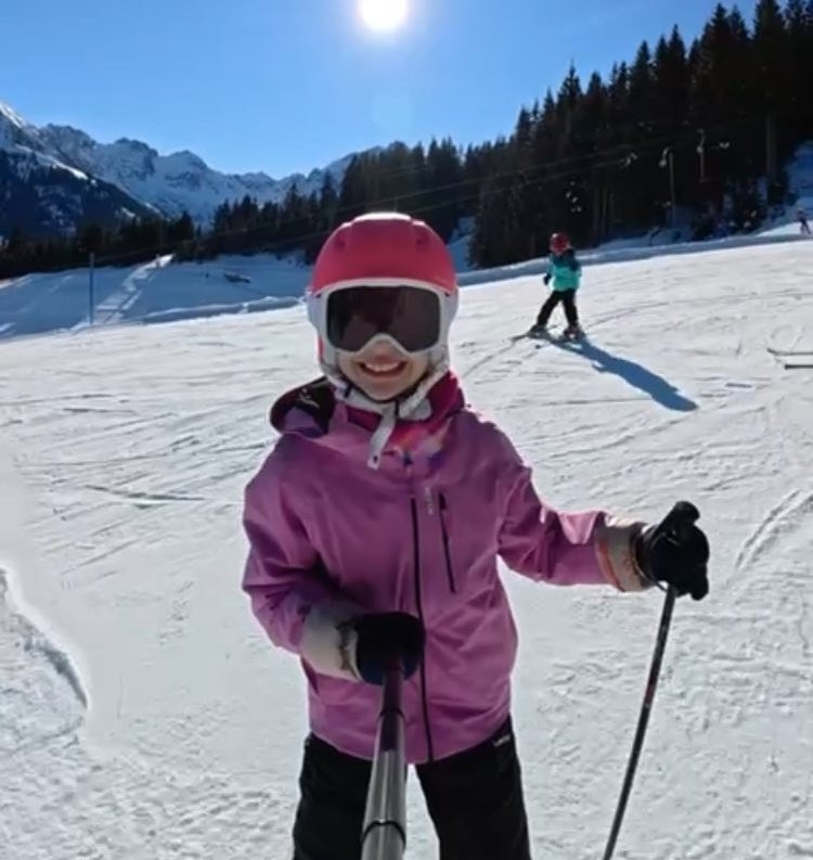 Private Ski Lessons for Kids (4-15 y.) of All Levels from Skischule Außer-Hirschegg.