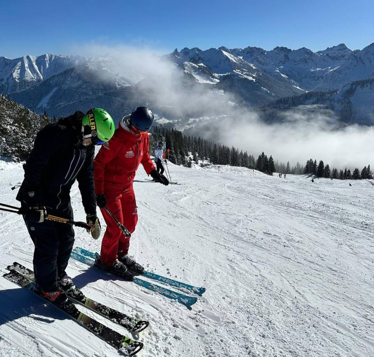 Private Ski Lessons for Adults of All Levels from Skischule Außer-Hirschegg.