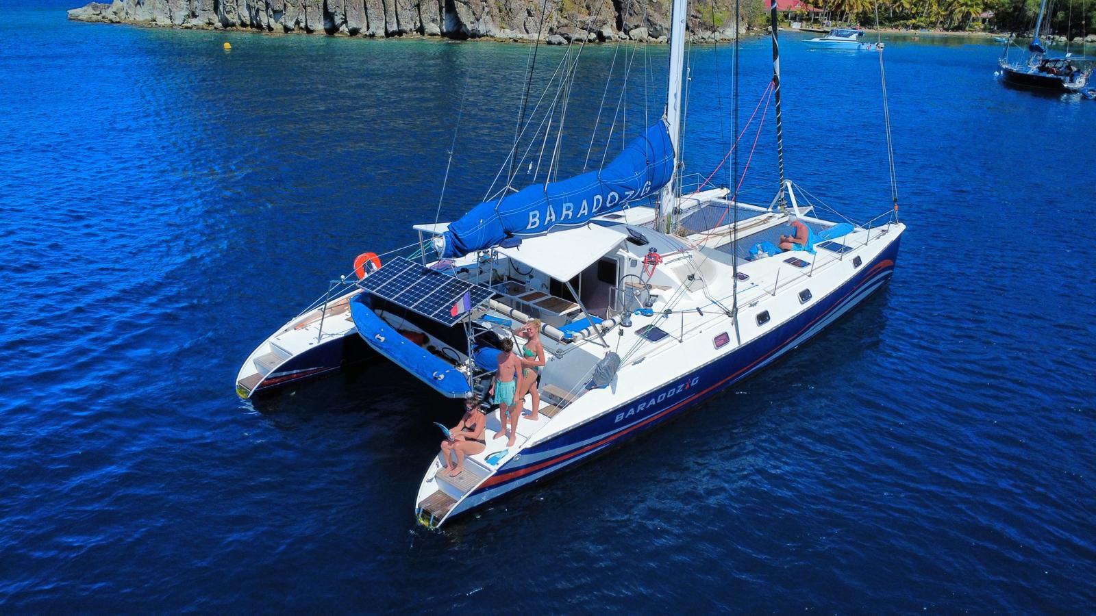 Halbtägige Katamaran-Tour von Terre-de-Haut nach Îlet à Cabrit und Pain de Sucre mit Spi Sea Sailing Roscoff.