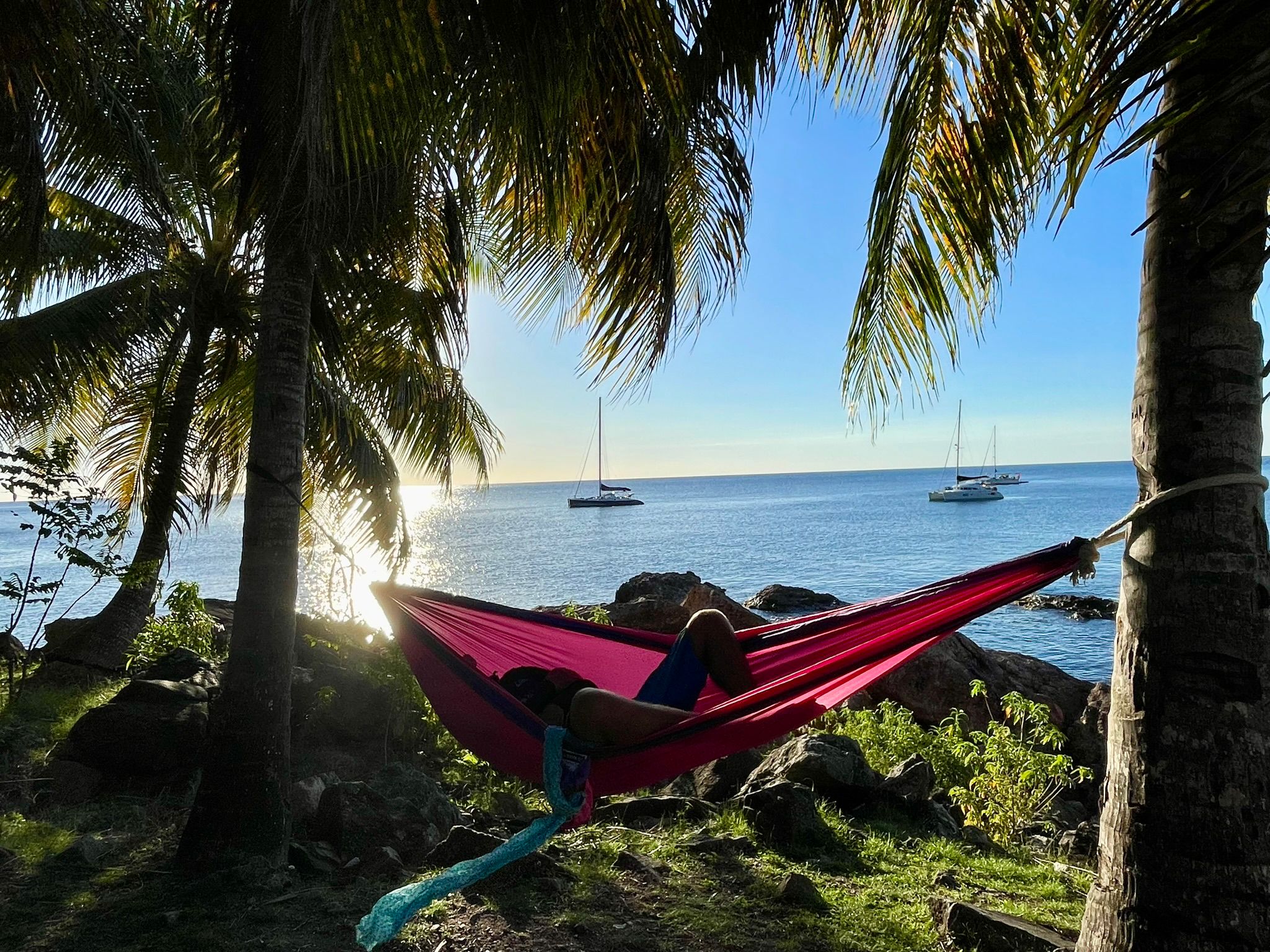Hele dag catamarantocht naar Îlet à Cabrit en Pain de Sucre met drankjes met Spi Sea Sailing Roscoff.