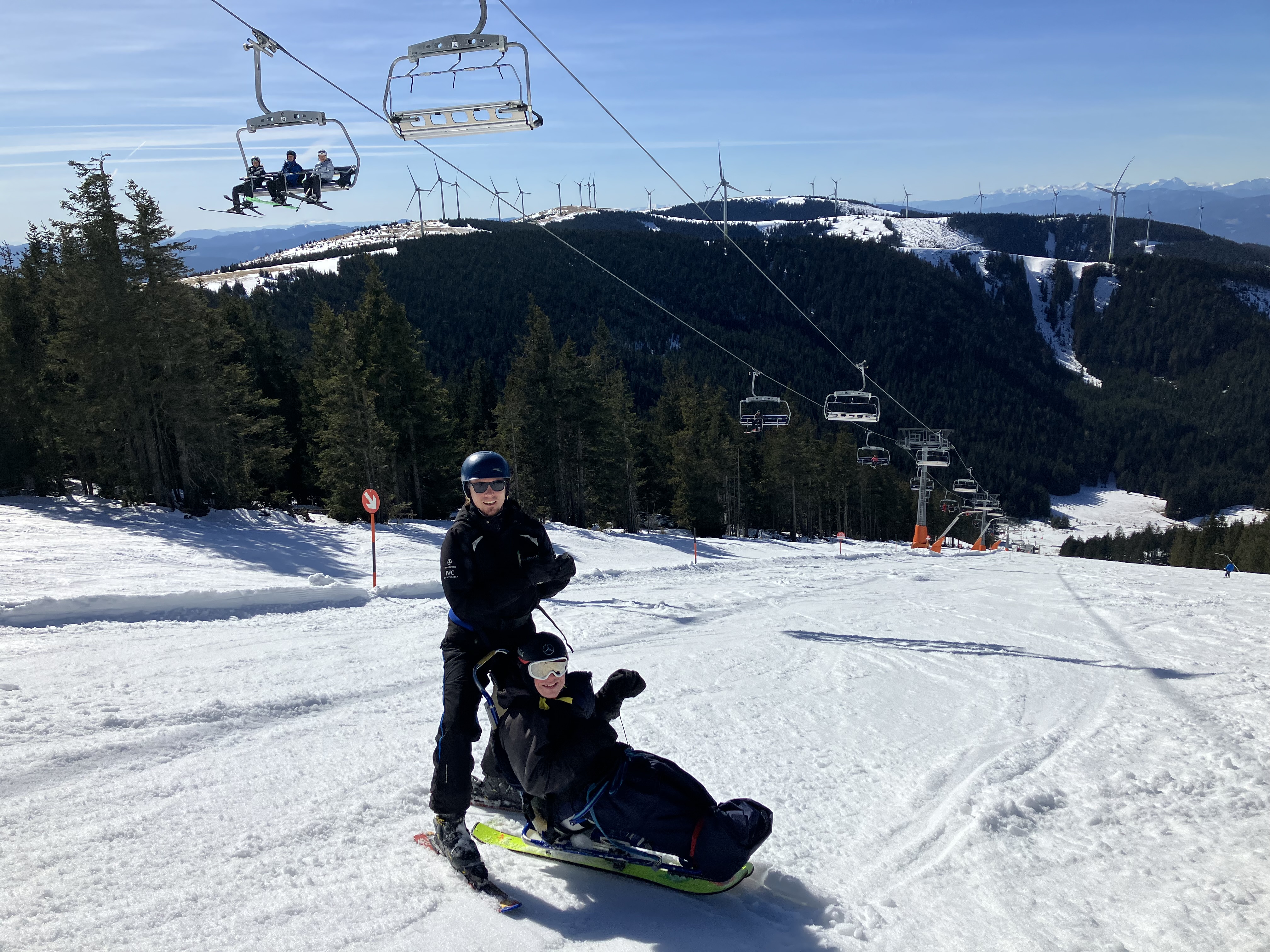 Private Bi-Ski-Kurse (ab 3 Jahren) für alle Levels.