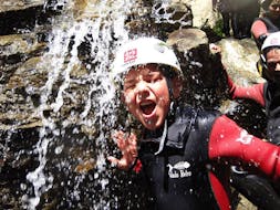 A young boy is having a great time during the Canyoning in Ötztal for Kids, Families & Birthdays with CanKick Ötztal.